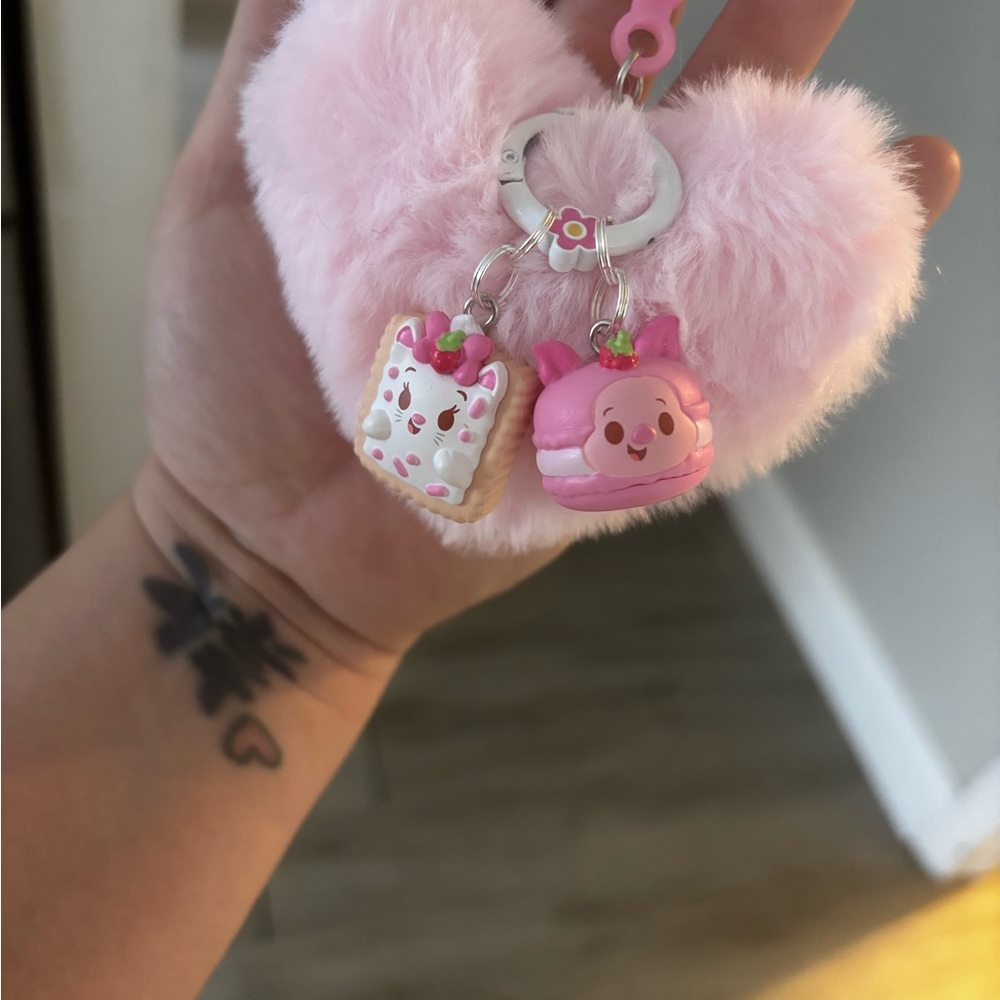 Disney munchlings Piglet and Marie keychain